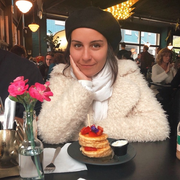 Meet your Posher, Brittany - Picture 5 of 7